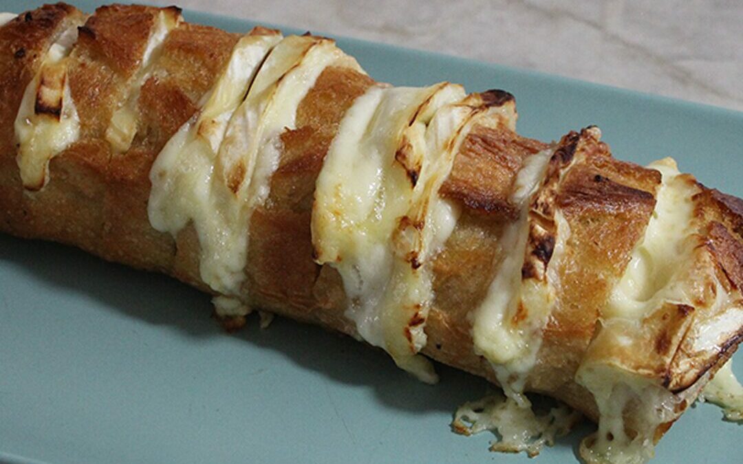 Baguette de Marie Blachère au brie fondu