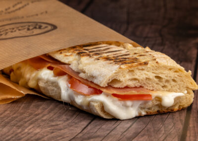 Panini jambon cru tomate mozza